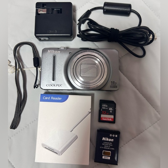 Nikon Coolpix S9300